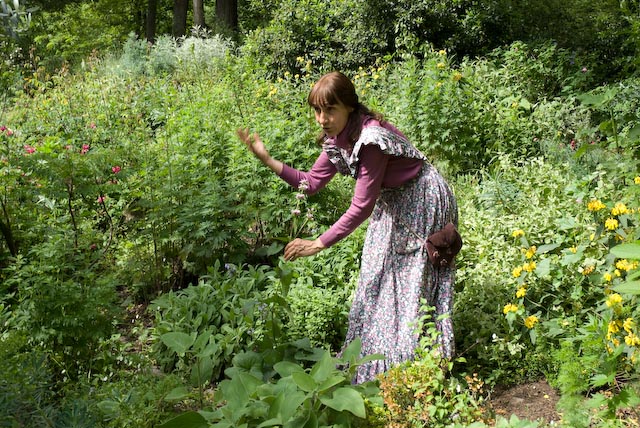 Gabriella Buccioli nell'orto